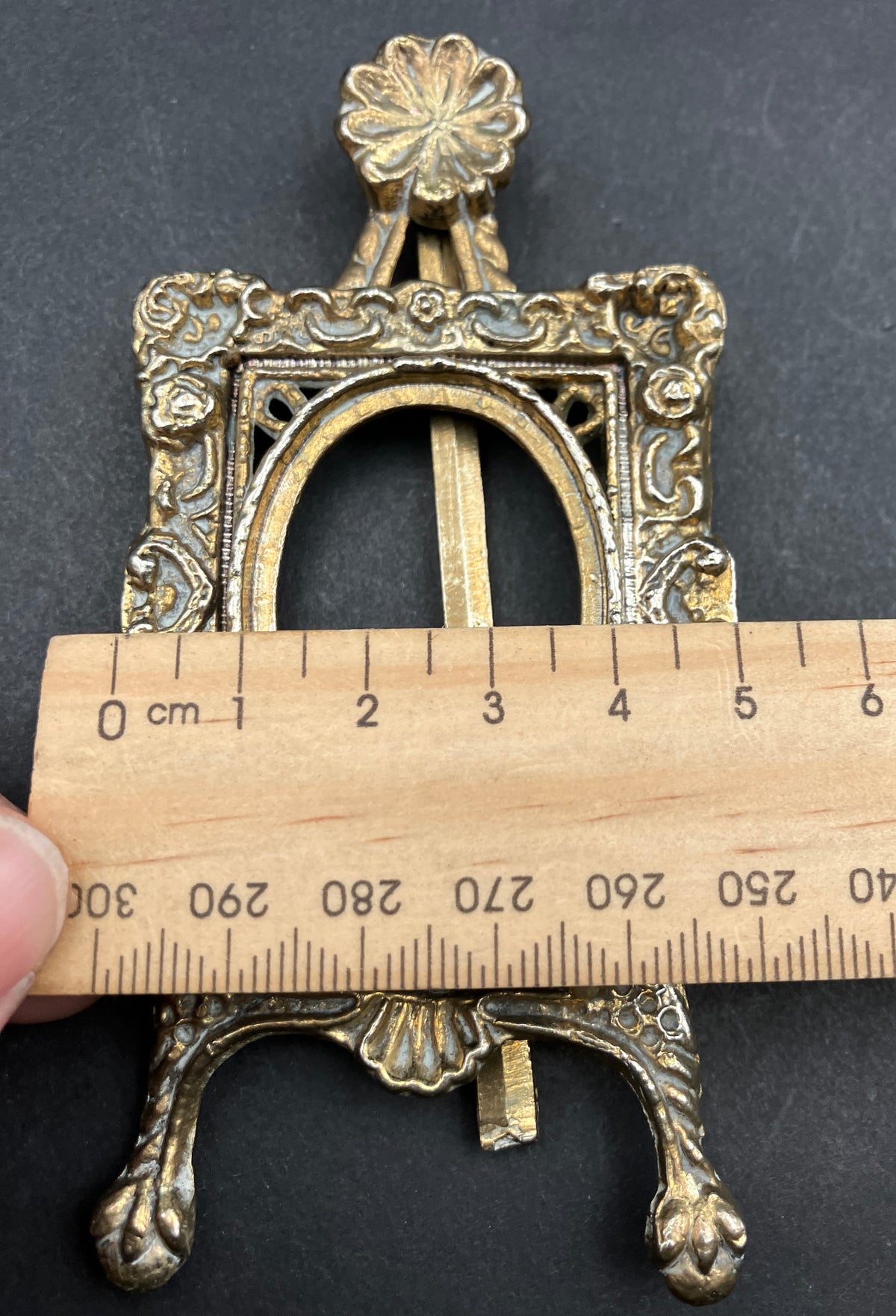 Vintage Brass Picture Frames Oval Small Victorian style with Easel Legs Lot Of 3