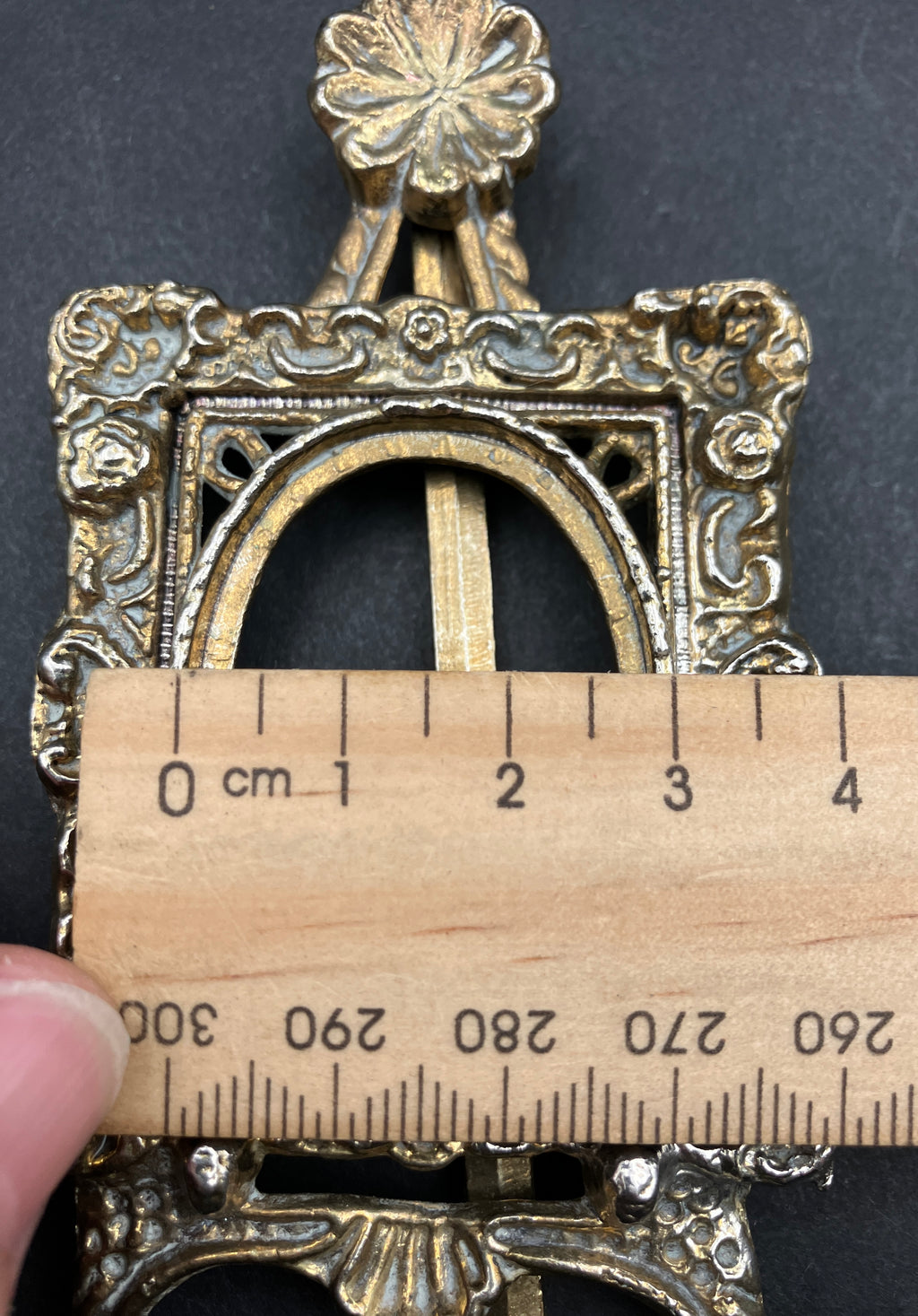 Vintage Brass Picture Frames Oval Small Victorian style with Easel Legs Lot Of 3
