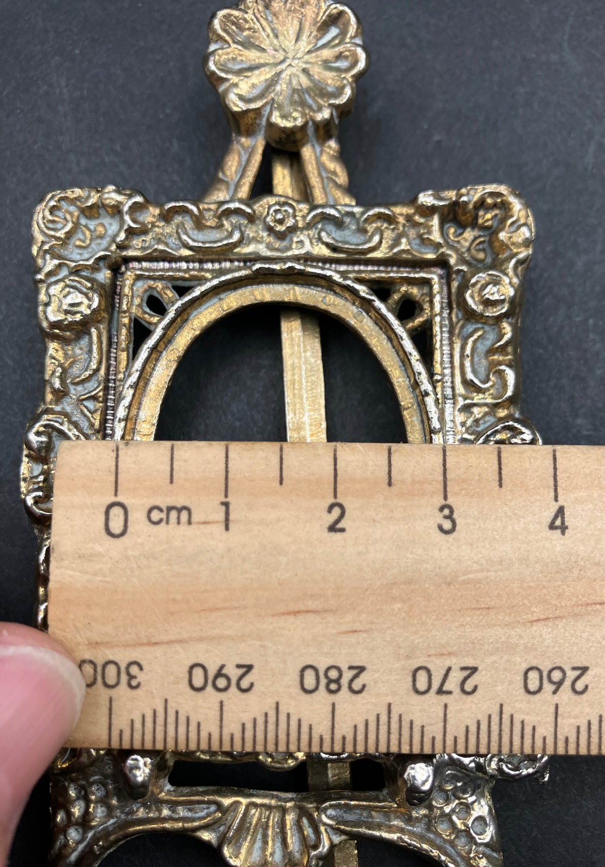 Vintage Brass Picture Frames Oval Small Victorian style with Easel Legs Lot Of 3