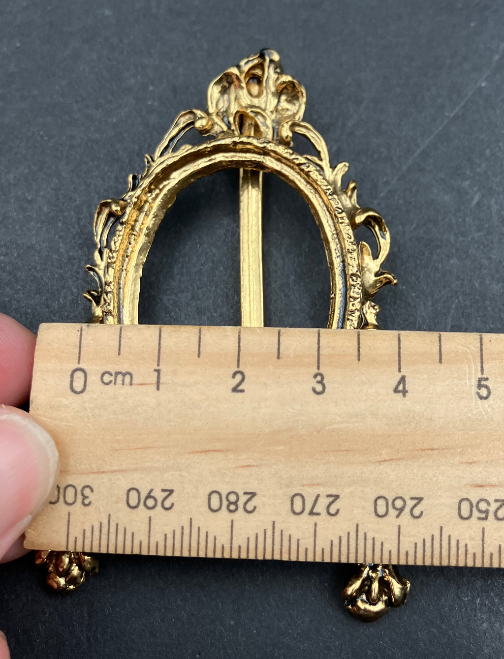 Vintage Brass Picture Frames Oval Small Victorian style with Easel Legs Lot Of 3