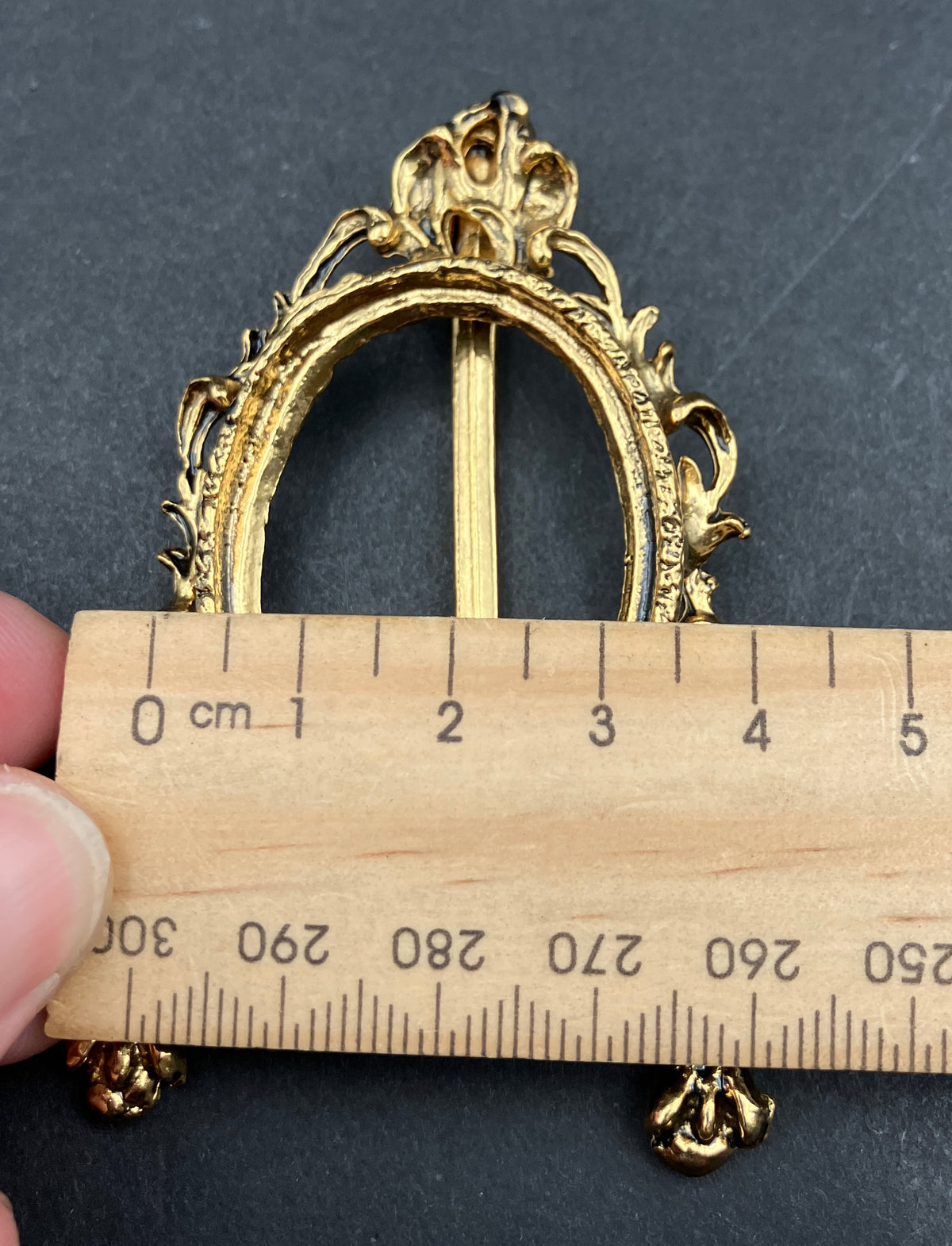 Vintage Brass Picture Frames Oval Small Victorian style with Easel Legs Lot Of 3