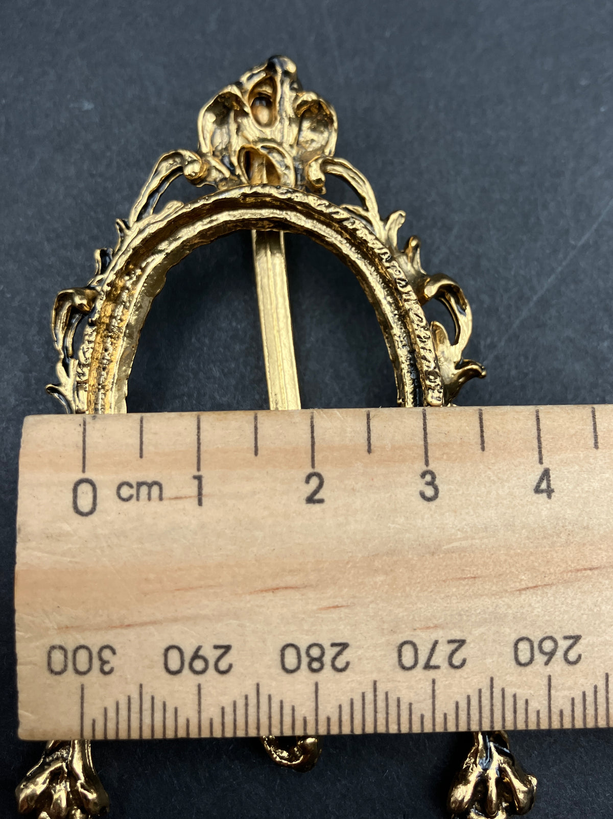 Vintage Brass Picture Frames Oval Small Victorian style with Easel Legs Lot Of 3