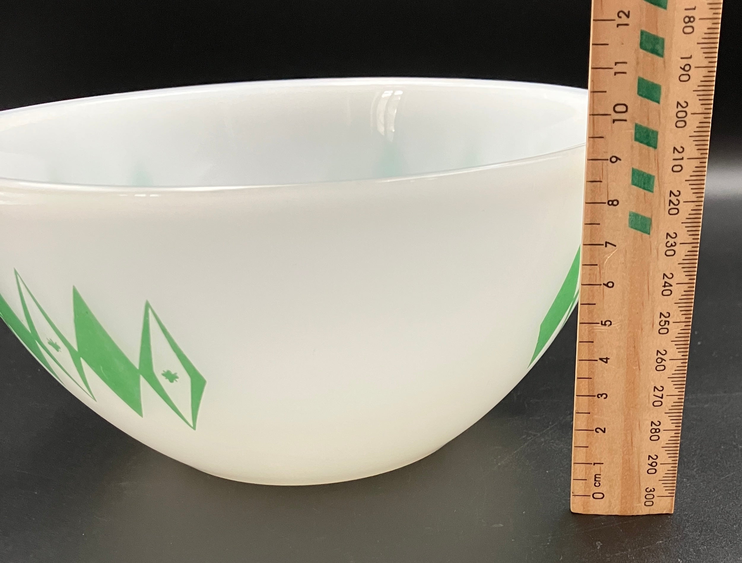 Vintage Pyrex Dotted Diamonds Green 8” Nesting Bowl Only Agree Pyrex RARE
