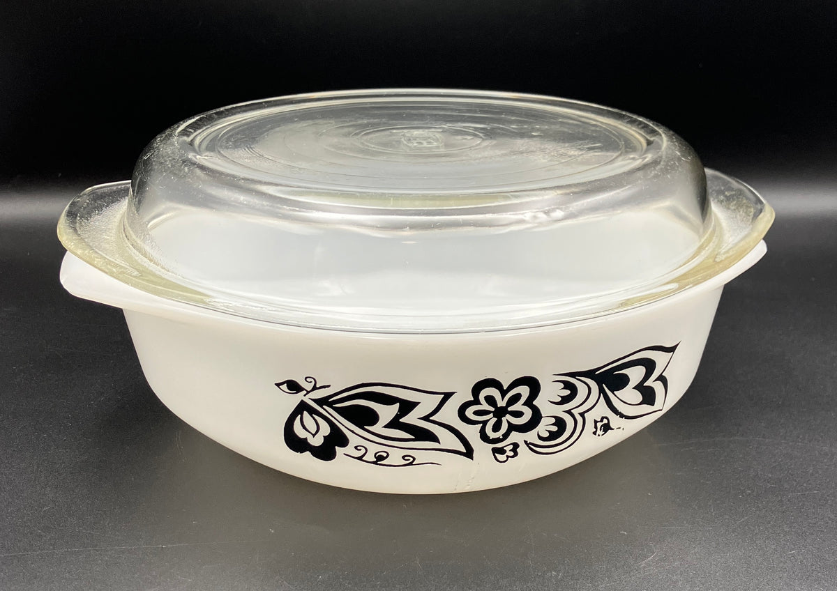 Vintage Pyrex Kite Flower Black Round Casserole Dish With Lid / Please Read Description