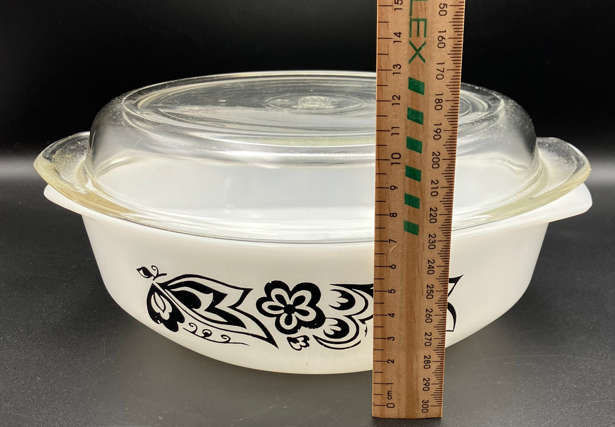 Vintage Pyrex Kite Flower Black Round Casserole Dish With Lid / Please Read Description