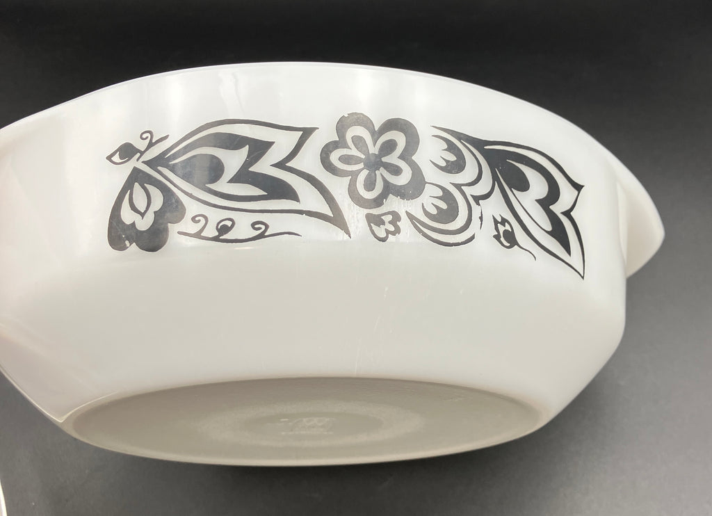 Vintage Pyrex Kite Flower Black Round Casserole Dish With Lid / Please Read Description