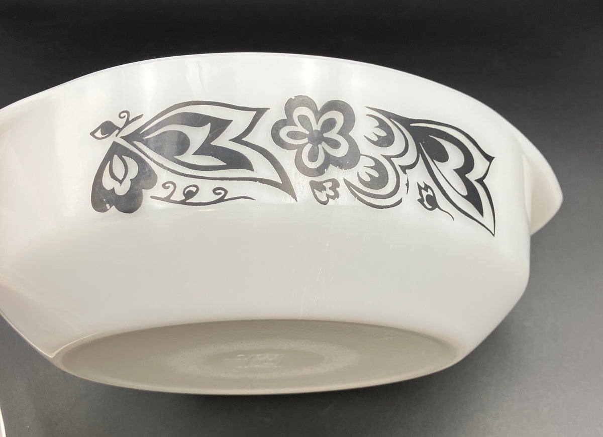 Vintage Pyrex Kite Flower Black Round Casserole Dish With Lid / Please Read Description