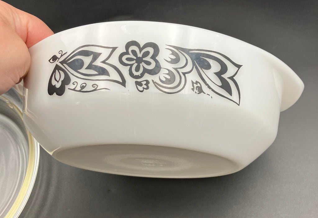 Vintage Pyrex Kite Flower Black Round Casserole Dish With Lid / Please Read Description